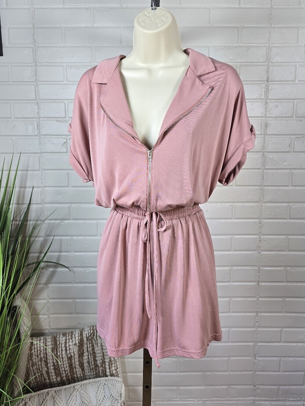 Voy Dusty Pink Zip Front Drawstring Romper Medium